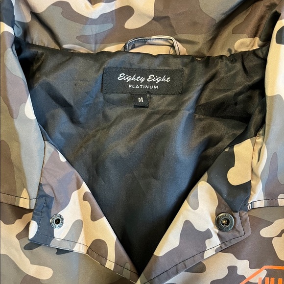 Camouflage Button-down Windbreaker - Picture 3 of 3